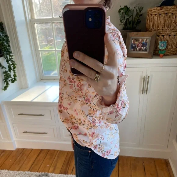 J.Crew ruffle neck floral shirt. - Picture 4 of 13